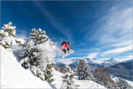 Holzbild  Snowboarder springt über Bäume - Roland Hemmi